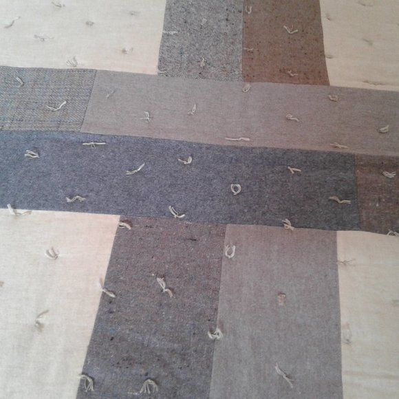 Hand Crafted Reversable Wool Blend & Flannel Farm House, Queen size, Quilt - Picture 9 of 16